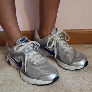 Nike Max Run Lite +2 Size 9 1/2 Sneakers 💜